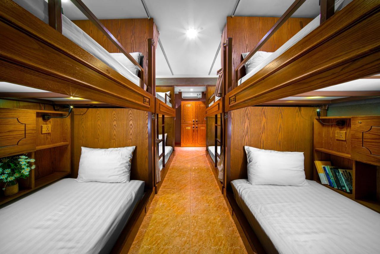 Bed 8-Bed Mixed Dormitory Room