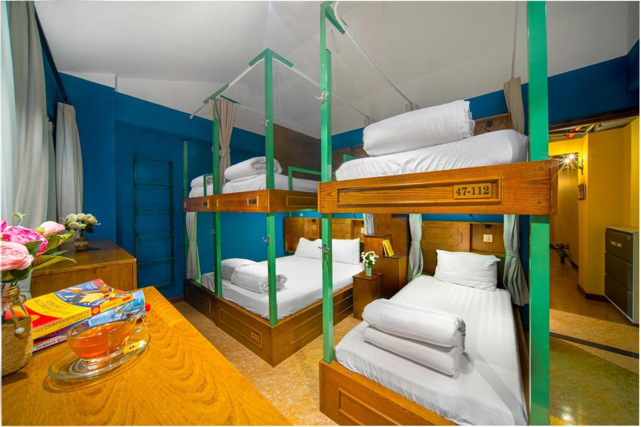 Deluxe Female 6 Beds Dormitory Room City View
