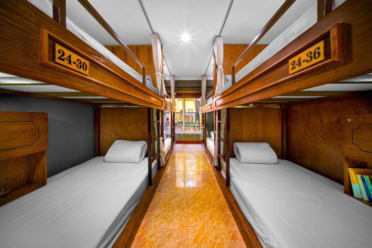 Bed 8-Bed Mixed Dormitory Room