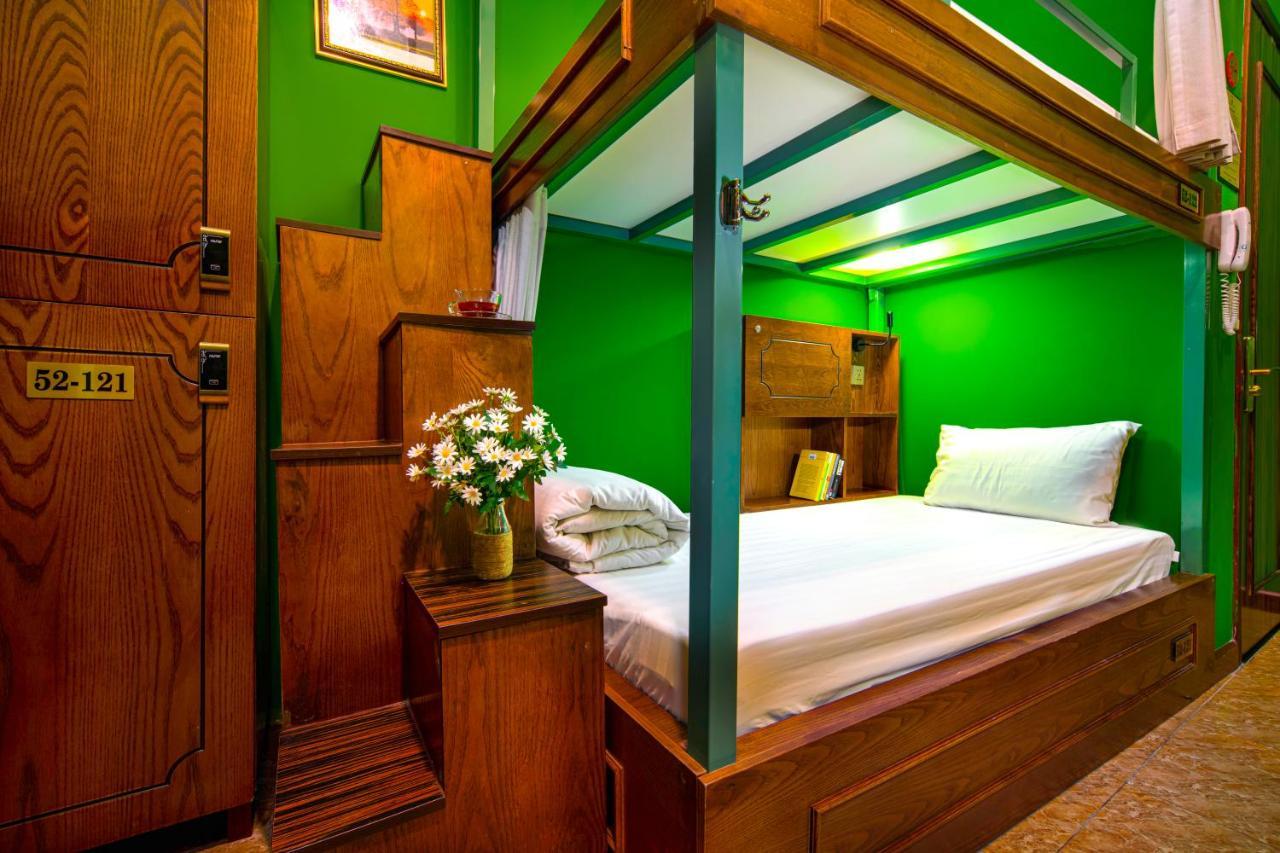 Bed 6-Bed Female Dormitory Room
